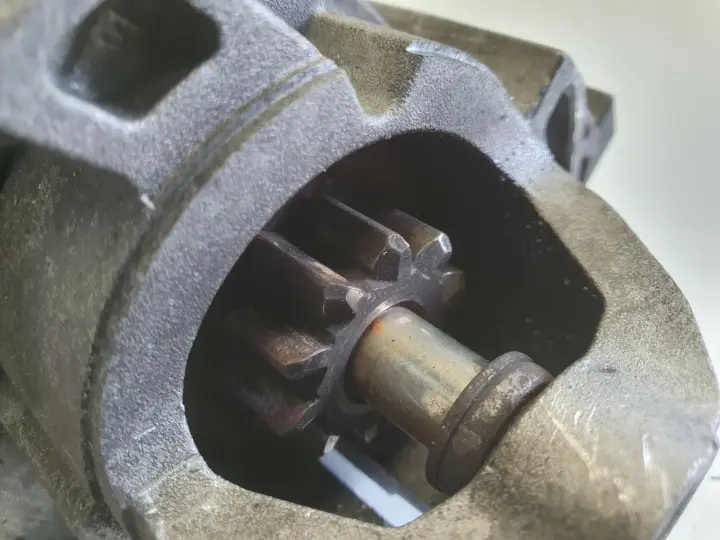 BMW E60 2.0 D ROZRUSZNIK bosch 0001115069