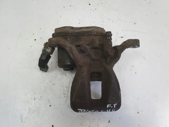 Toyota C-HR TYLNY ZACISK HAMULCOWY prawy tył A006B119B