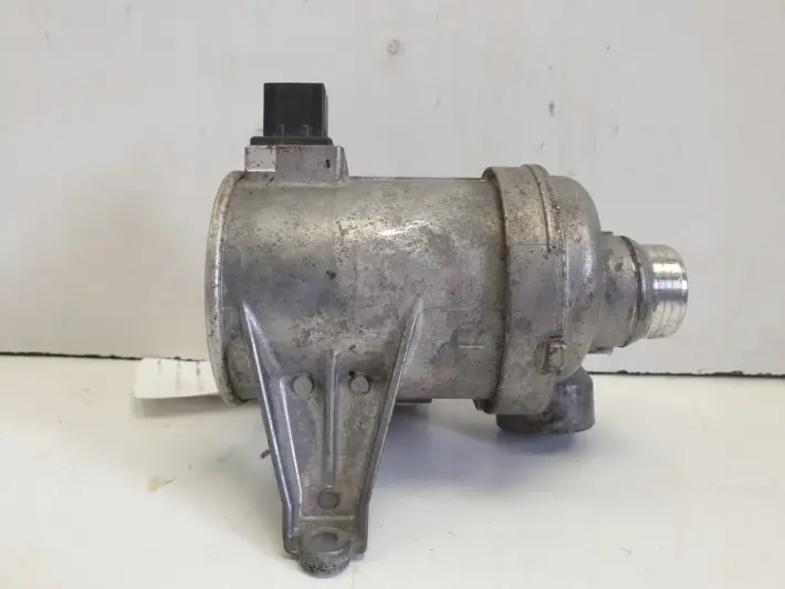 Volvo V40 II 1.5 T turbo POMPA WODY 31368715