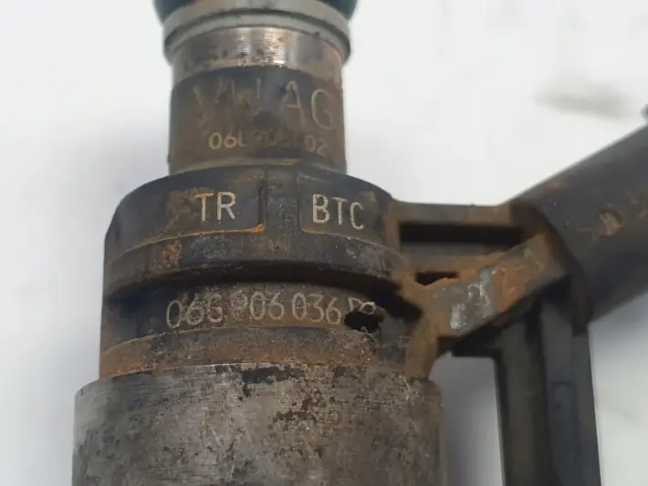 Audi A3 II 8P 2.0 TFSI WTRYSKIWACZ 06G906036B wtrysk