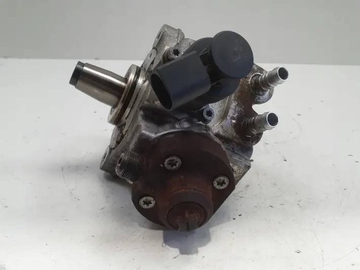 BMW F10 F11 2.0 D POMPA WTRYSKOWA 0445010517