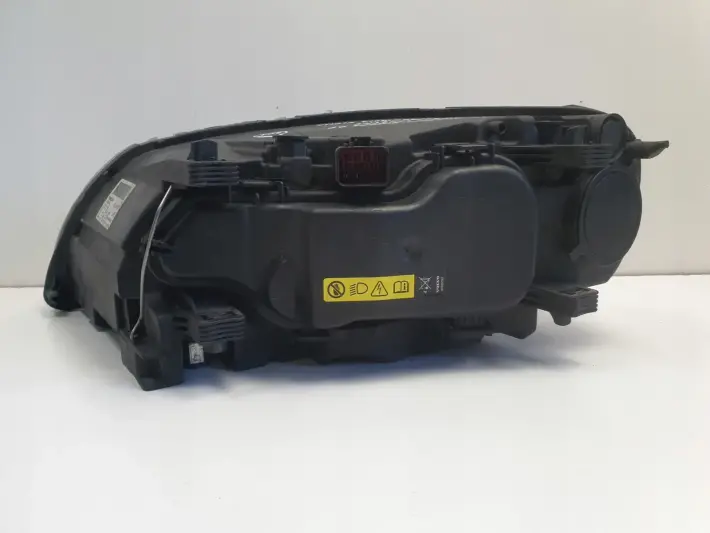 Volvo S80 II V70 III 06-16r PRZEDNIA LAMPA PRAWA PRAWY PRZÓD skręt 31353533