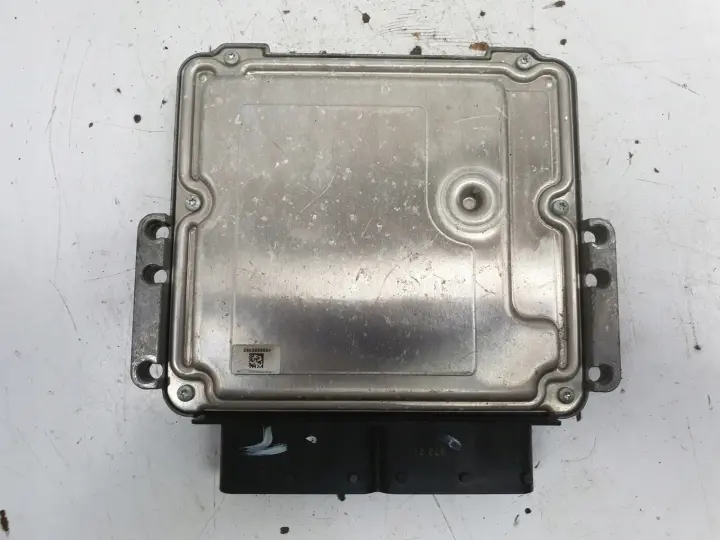 Kia Ceed II 1.6 CRDI STEROWNIK SILNIKA komputer 0281032115