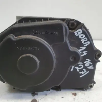 VW Bora 1.4 16V PRZEPUSTNICA 030133064F