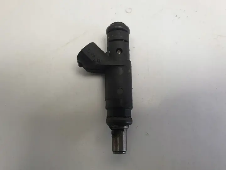 VW Passat B5 FL 2.0 B WTRYSKIWACZ 4262C01774