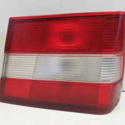 Volvo 940 960 TYLNA LAMPA PRAWA W KLAPĘ prawy tył