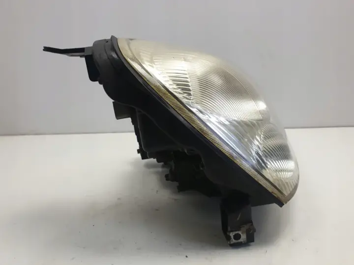 Suzuki Liana PRZEDNIA LAMPA PRAWA przód EUROPA