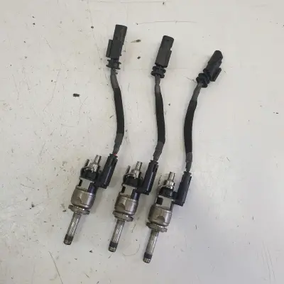 Volvo V60 II 1.5 T WTRYSKIWACZ WTRYSK paliwa 31432774