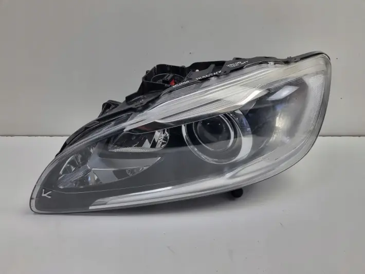 Volvo V60 S60 II LIFT PRZEDNIA LAMPA LEWA lewy przód XENON SKRĘTNY 31395902