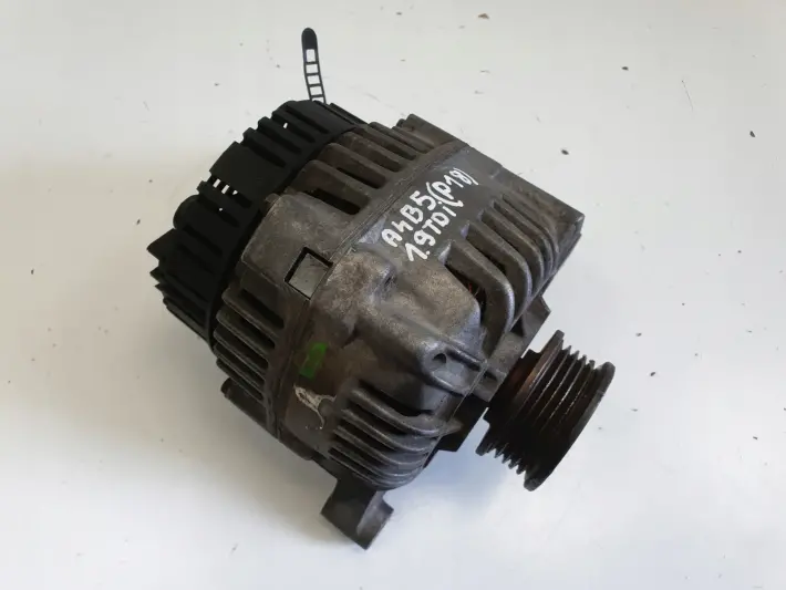 Audi A4 B5 Passat B5 1.6 8V ALTERNATOR valeo