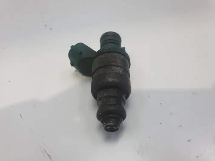 VW Golf IV 1.6 8V WTRYSKIWACZ wtrysk 037906031AL
