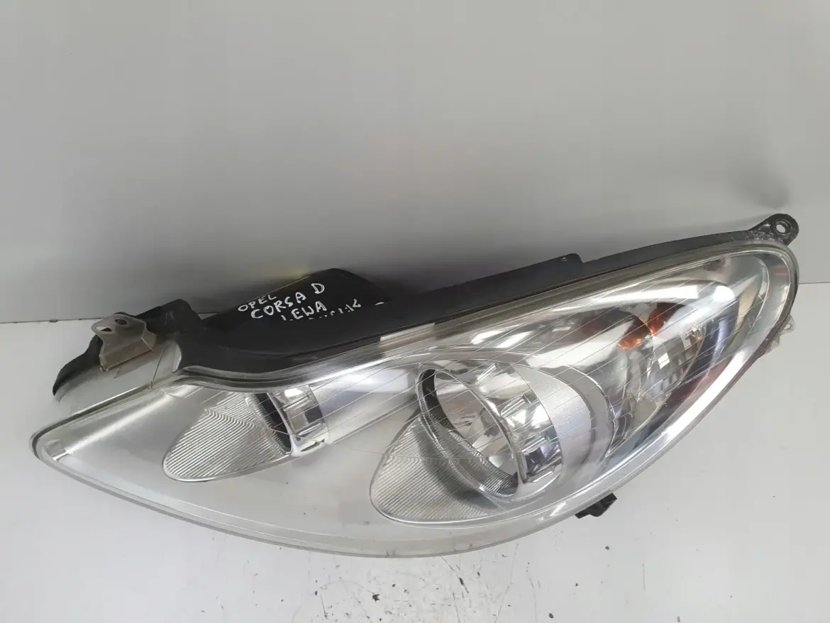 Opel Corsa D PRZEDNIA LAMPA LEWA lewy przód anglik Valeo 13186383