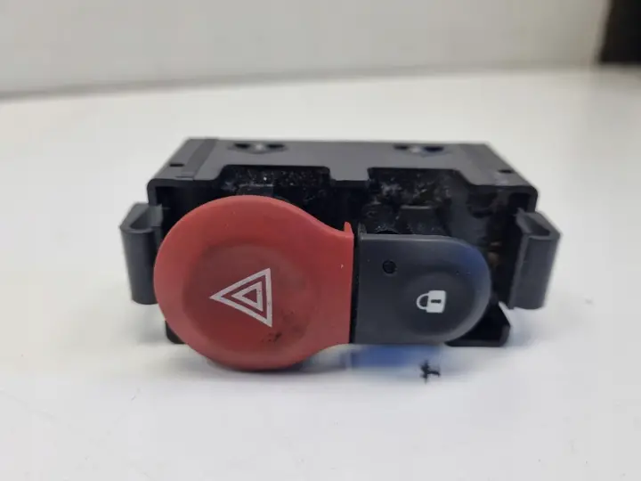 Renault Clio III Kangoo II PANEL ŚWIATEŁ AWARYJNYCH Przełącznik E3160101