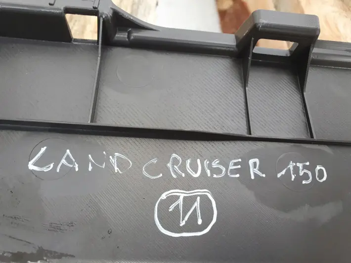 Toyota Land Cruiser 150 PODŁOKIETNIK Z LODÓWKĄ