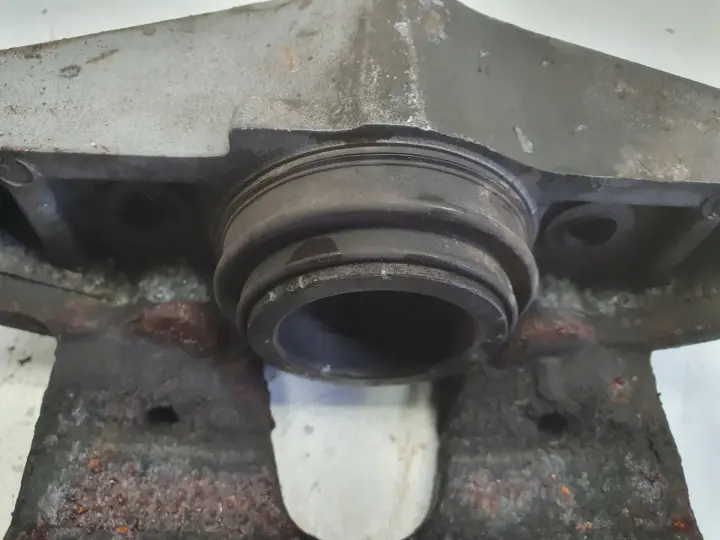 Volvo V40 II PRZEDNI ZACISK HAMULCOWY lewy przód KIEROWCY L.P 975