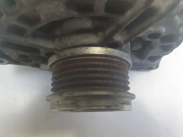 Opel Corsa D 1.4 16V ALTERNATOR bosch 0124425087 120A
