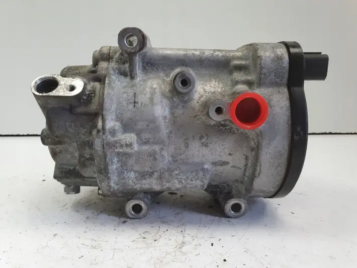 Toyota Corolla E21 SPRĘŻARKA KLIMATYZACJI kompresor 042400-1201