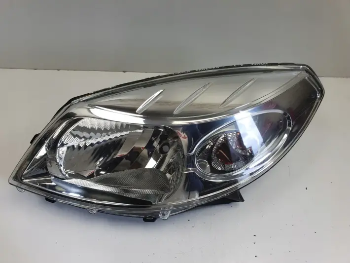 Dacia Sandero 08-12r PRZEDNIA LAMPA LEWA lewy przód