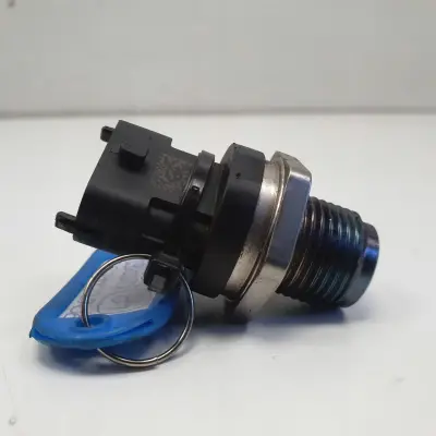 Opel Vectra C Signum 1.9 CDTI CZUJNIK PALIWA zawór 0281002706