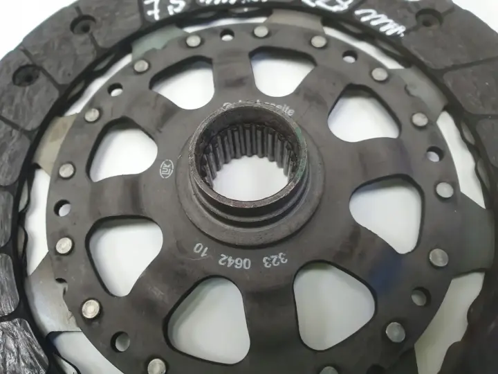 BMW E87 E90 2.0 i N43 KOŁO DWUMASOWE SPRZĘGŁO Tarcza docisk 323064210
