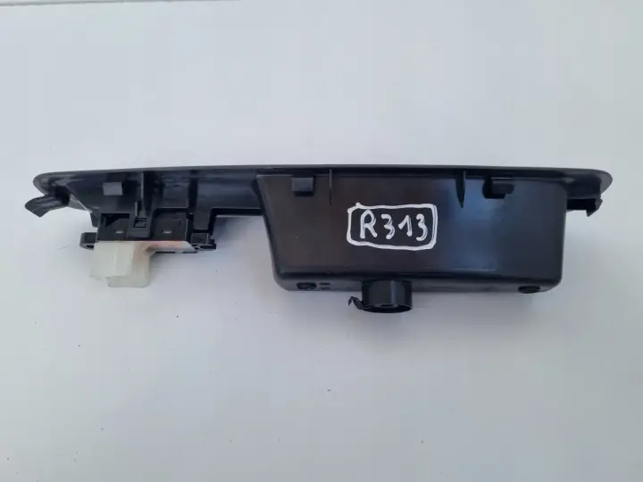 Renault Kadjar PRZEŁĄCZNIK SZYBY PANEL prawy tył PASAŻERA 829508687R