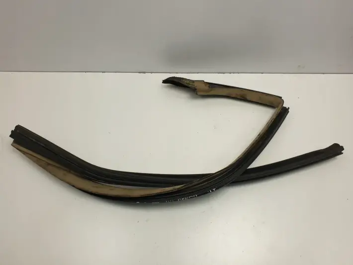 Mercedes W126 SEC PRAWA PRZEDNIA USZCZELKA Kedra