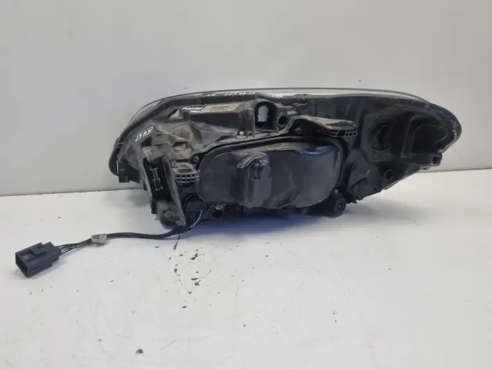 Volvo XC60 13-17r LIFT PRZEDNIA LAMPA PRAWA PRAWY PRZÓD LED europa 31420250