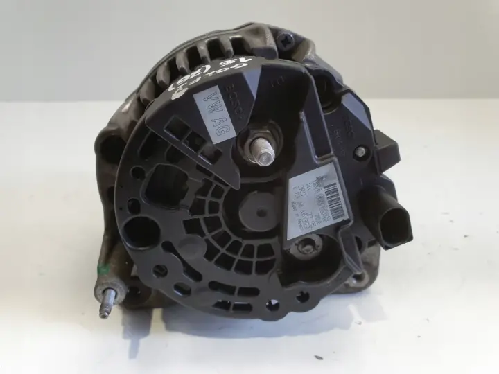 VW Golf V 1.6 8V ALTERNATOR 06A903026B bosch 70A