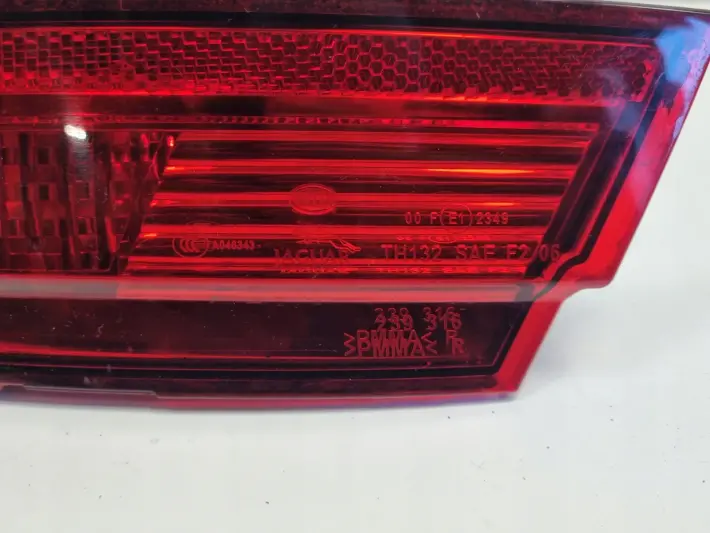 Jaguar XF X250 TYLNIA TYLNA LAMPA PRAWA prawy tył w klape 8X2315K272CD