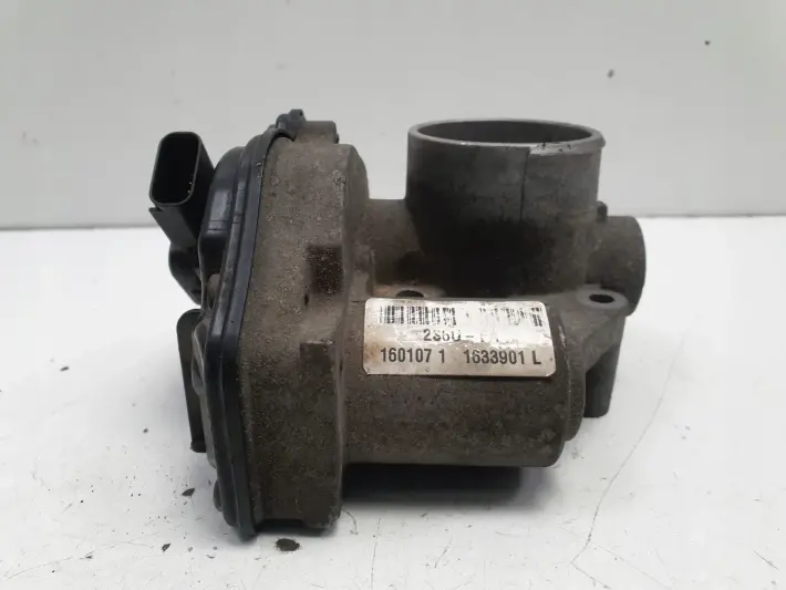 Ford Focus MK2 II 1.6 16V PRZEPUSTNICA VP4F9U-9E928-BA