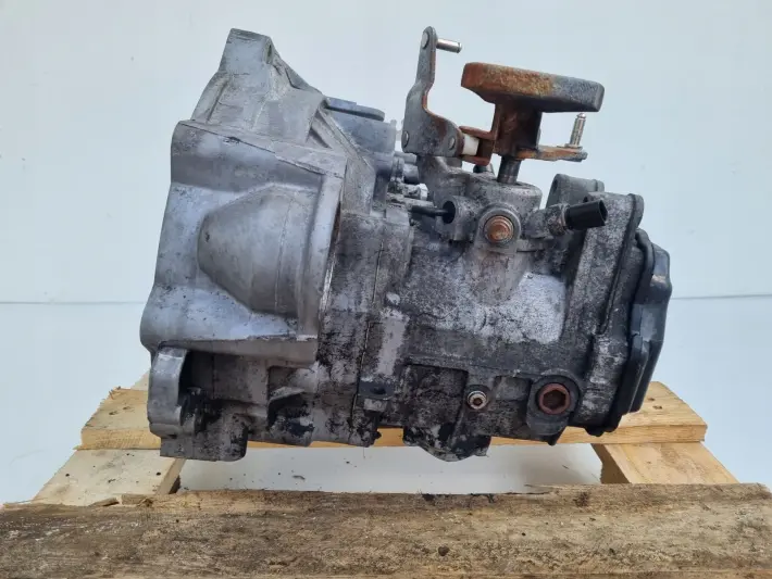 VW Passat B6 1.9 TDI SKRZYNIA BIEGÓW manualna JCR manual