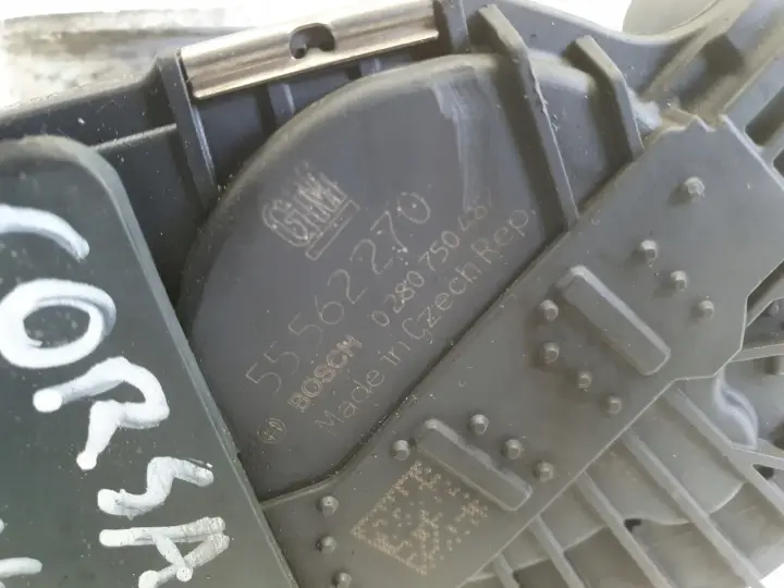 Opel Corsa D 1.4 16V PRZEPUSTNICA 55562270