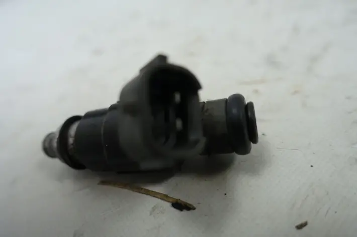 Subaru Impreza II GD 2.0 16V WTRYSKIWACZ FBLC100