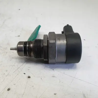 Volvo V70 III XC70 II 2.4 D5 CZUJNIK PALIWA zawór 0281002990