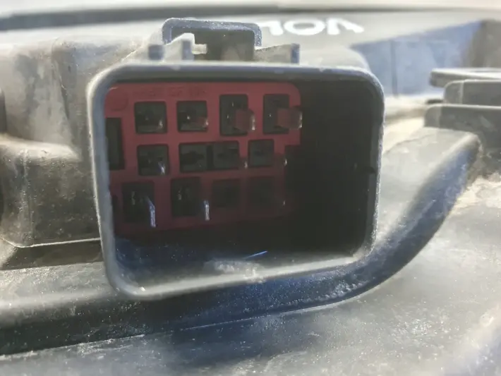 Volvo S80 II V70 III 06-16r PRZEDNIA LAMPA PRAWA PRAWY PRZÓD skręt 31353533