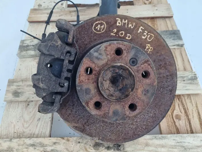 BMW F30 2.0 D PRAWY PRZEDNI AMORTYZATOR Piasta zwrotnica przód 6791579