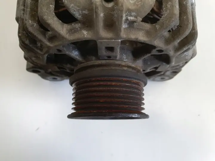 VW Golf IV 1.6 8V ALTERNATOR valeo 030903023J