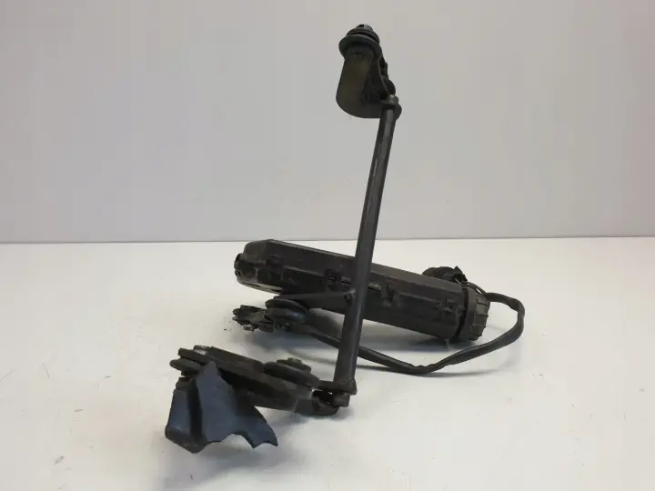 BMW E31 850 i SILNICZEK OTWIERANIA LAMPY 1383953