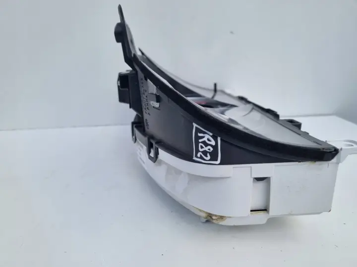 Volvo S80 II V70 III XC70 II 2.5 T LICZNIK ZEGARY Europa benzyna 31270898AA