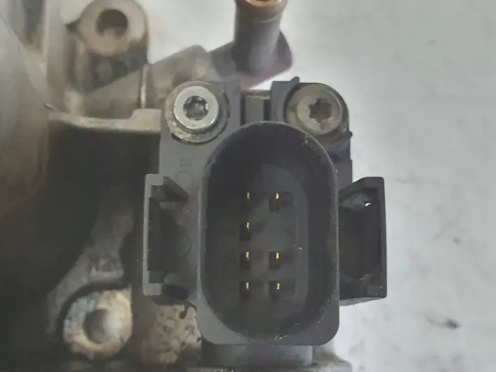 VW Bora 1.4 16V PRZEPUSTNICA 030133064F
