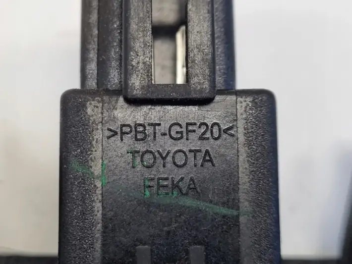 Toyota Auris II PODŚWIETLENIE TABLICY REJESTRACYJNEJ Lampka