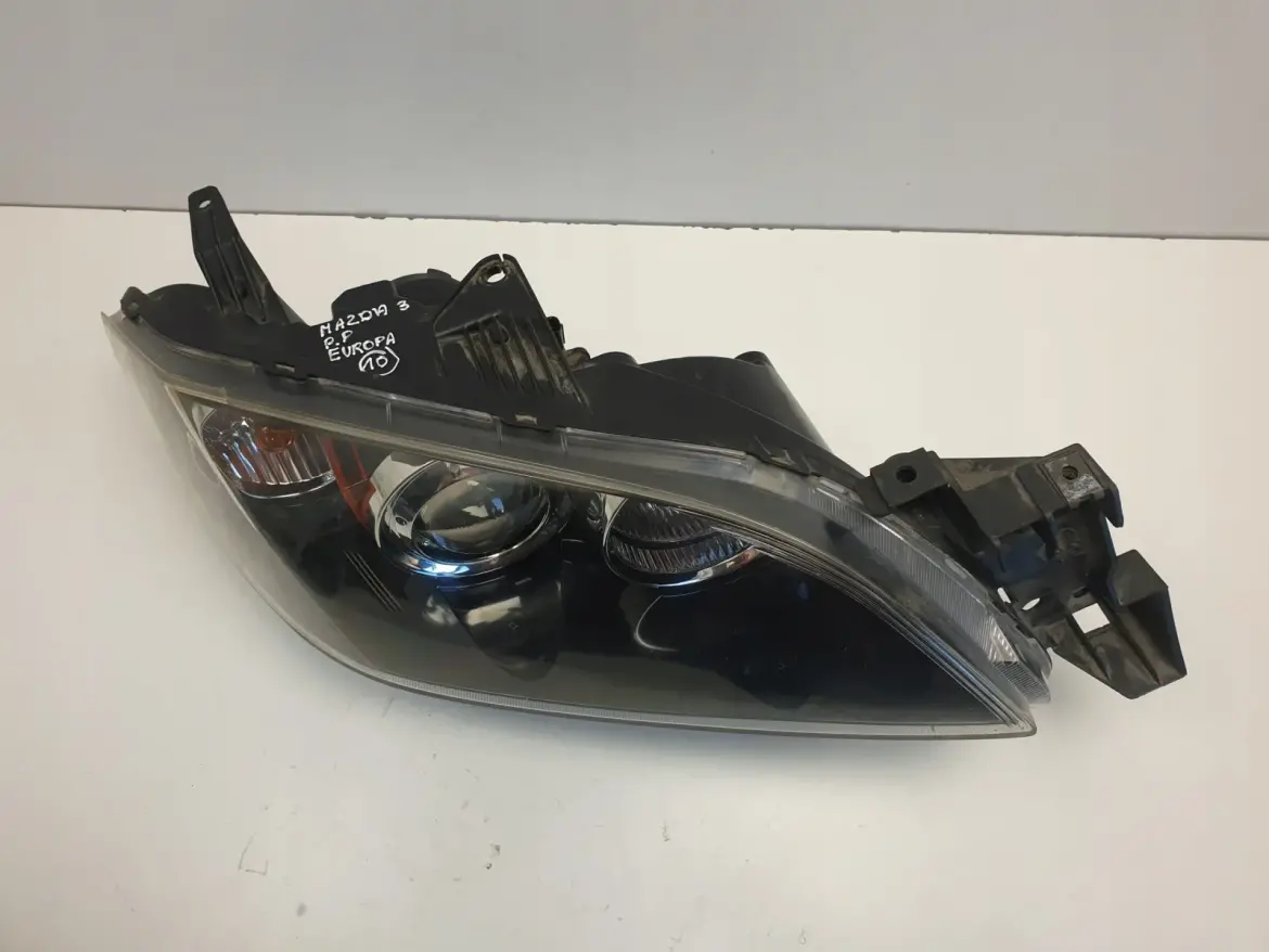 Mazda 3 LIFT 06- PRZEDNIA LAMPA PRAWA prawy przód