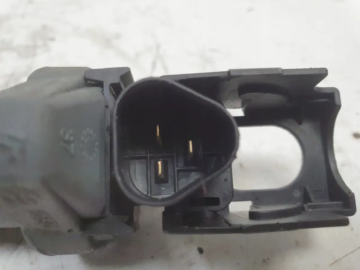 BMW E87 E90 2.0 i CEWKA ZAPŁONOWA 0221504471 bosch