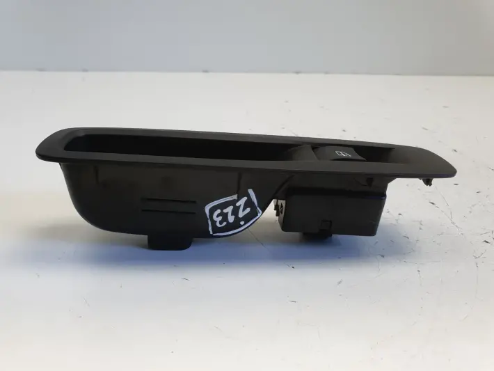 Renault Megane IV PRAWY TYLNY PANEL STEROWNIA SZYBĄ szyb tył 829507746R