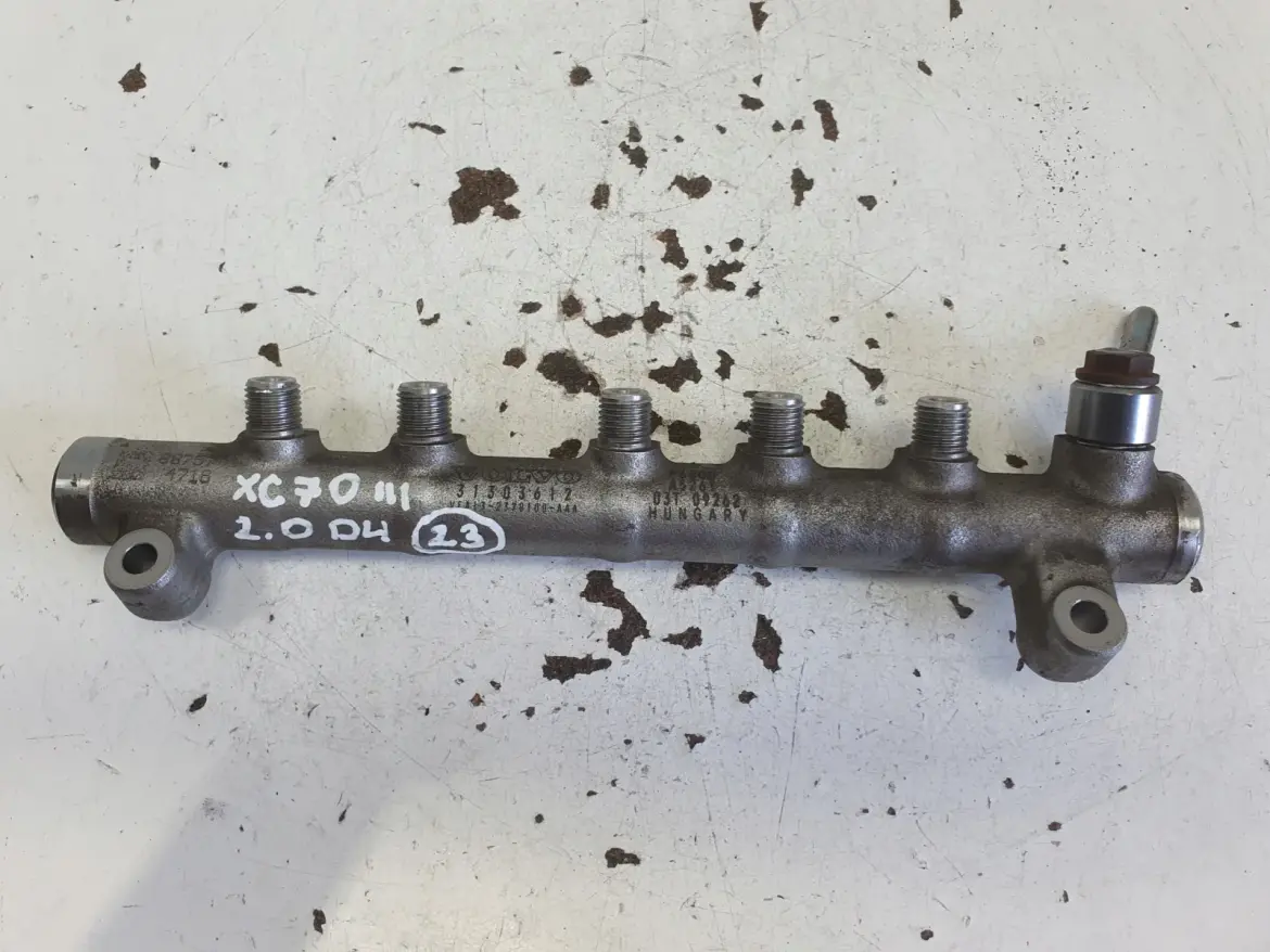 Volvo V70 III XC70 II lift 2.0D D4 LISTWA WTRYSKOWA 31303612