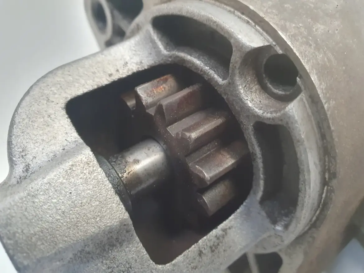 Mazda Bongo Friendee 2.5 V6 ROZRUSZNIK Mitsubishi JE1618400B