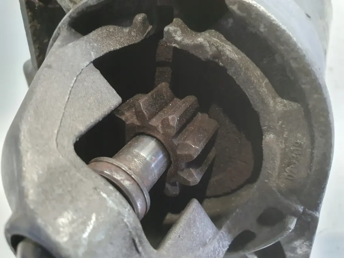 Opel Vectra C 1.9 CDTI 8V ROZRUSZNIK bosch 0001109268