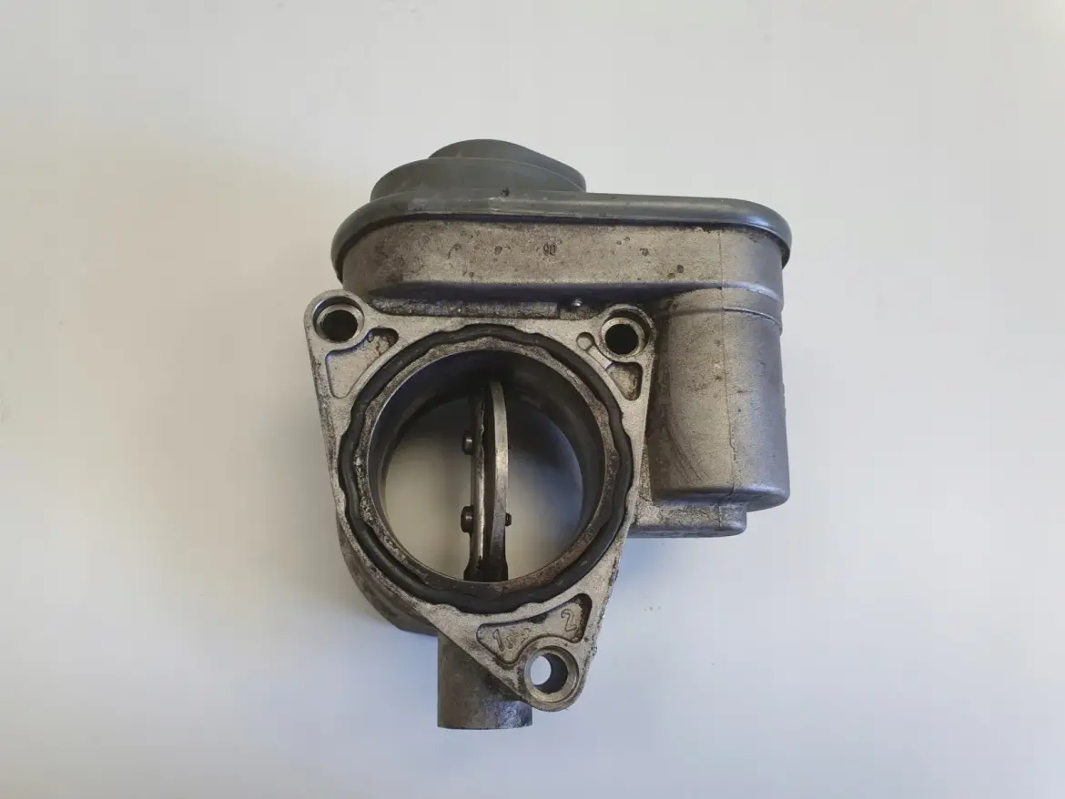 Audi A3 II 8P 1.9 TDI PRZEPUSTNICA Klapa gasząca 038128063G