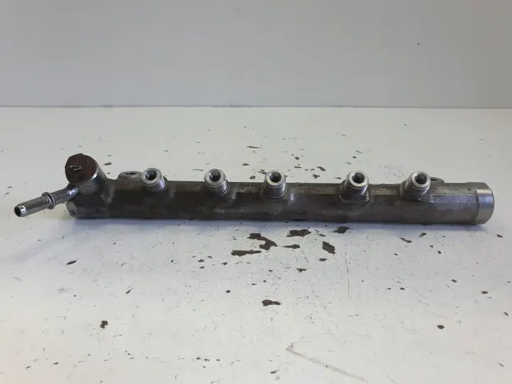 Volvo V70 III XC70 II lift 2.0D D4 LISTWA WTRYSKOWA 31303612