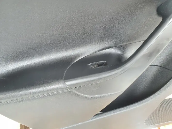 VW Passat B6 KOMBI BOCZEK DRZWI LEWY TYŁ SKÓRA